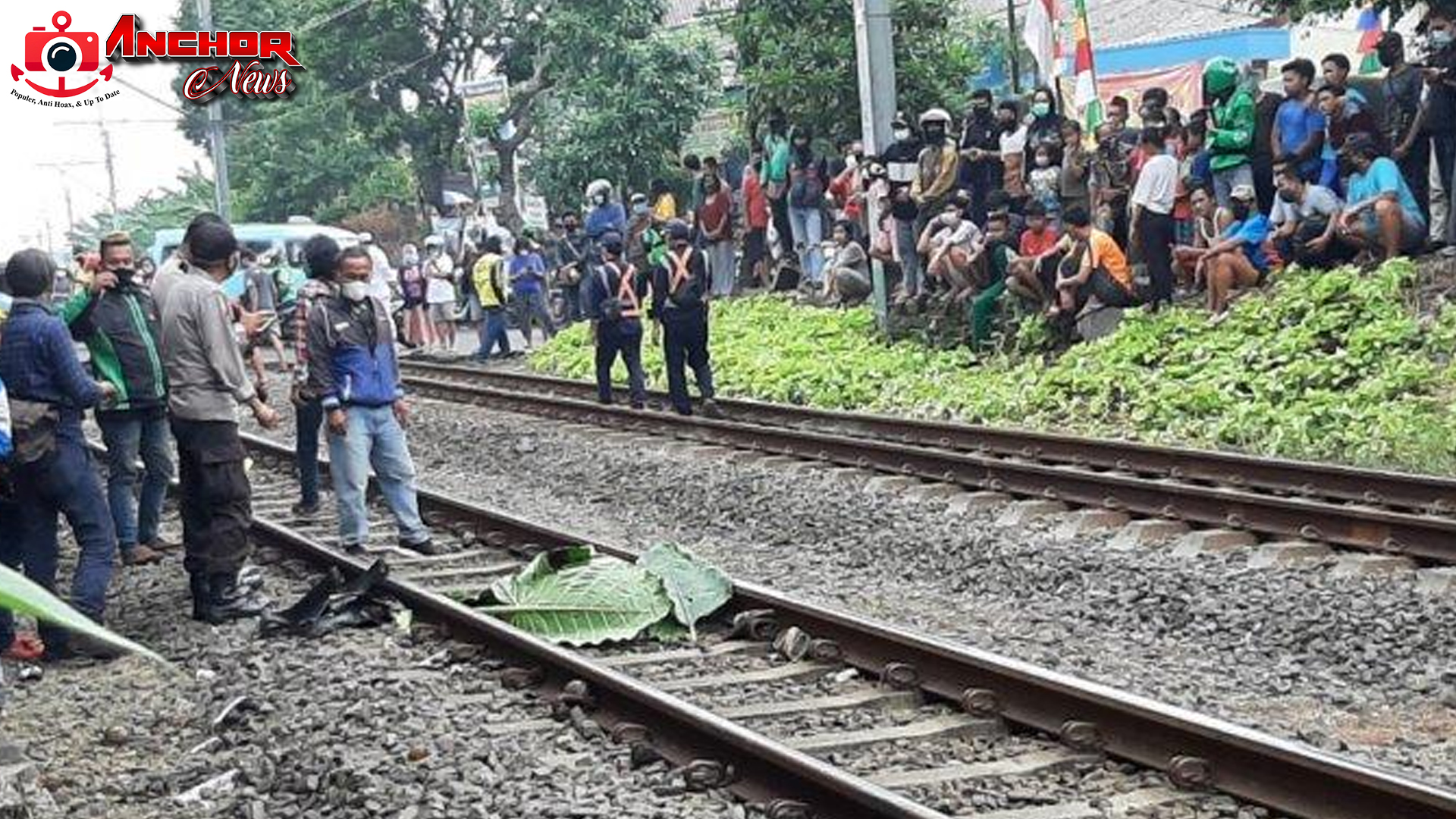 Warga Kebayoran Lama Dikejutkan Kaki Tersangkut di Rel Kereta